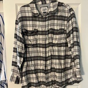 American Eagle Outfitters Black and Gray 3/4 Sleeve Button Down Shirt